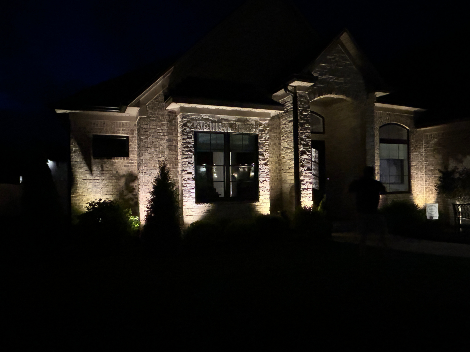 Warm white, low-voltage architectural lighting