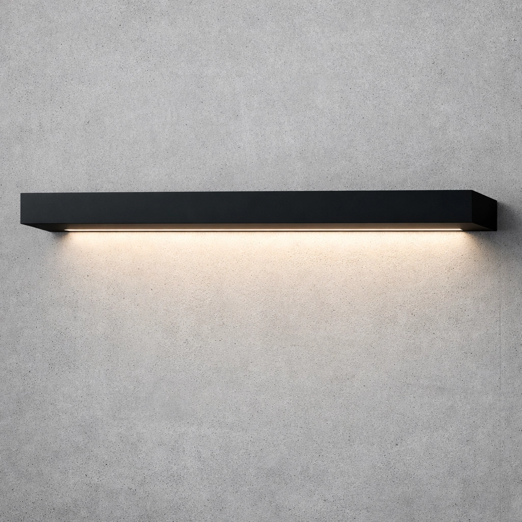 Éclairage LED sur mesure sous une étagère flottante soulignant la qualité de l'ébénisterie.