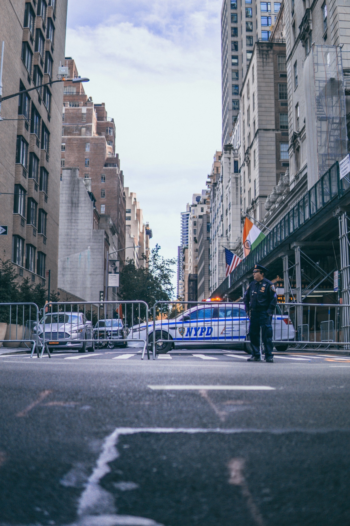 [IMAGE] Urban street scene featuring NYPD officer