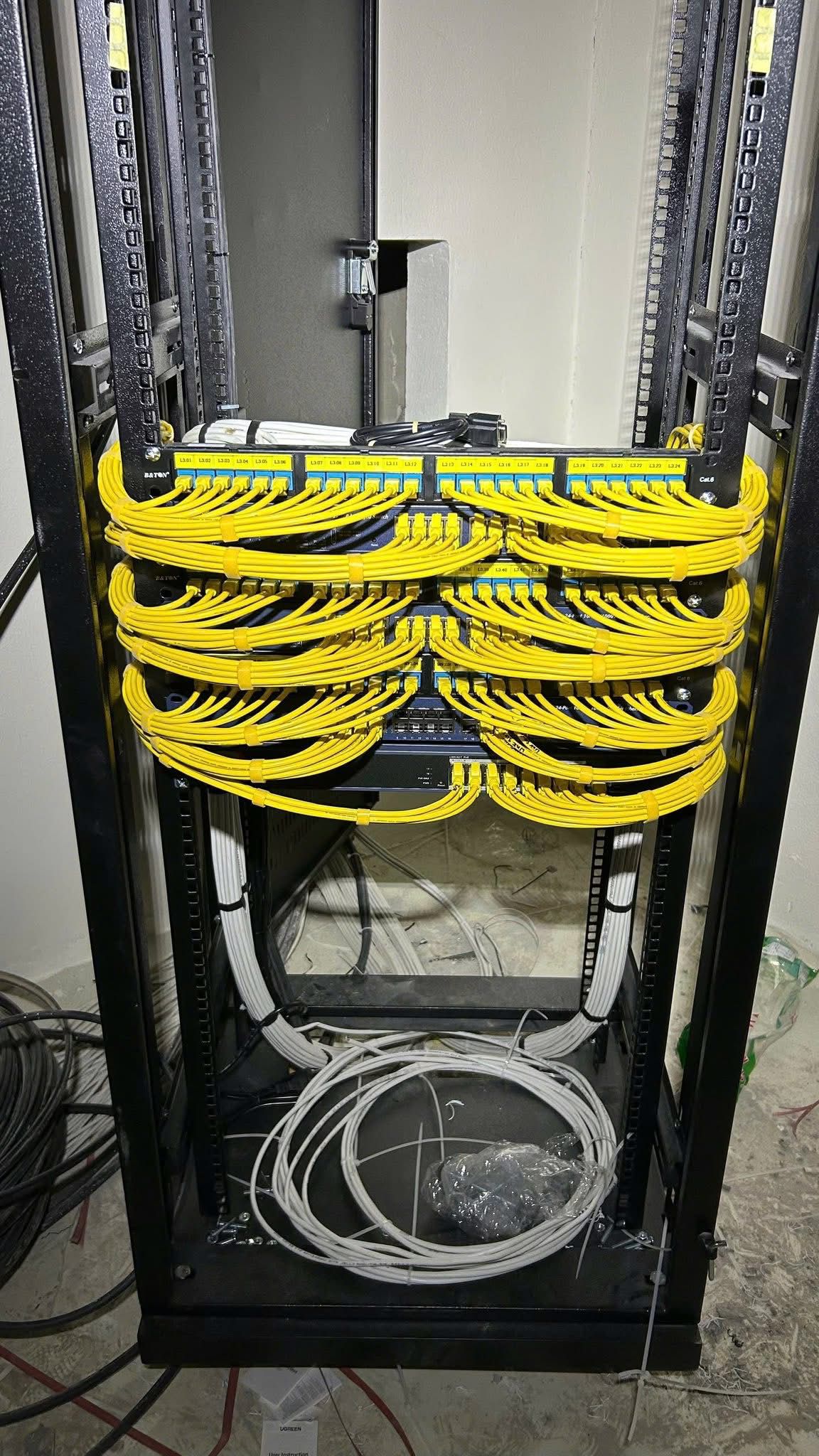 Rack-mounted structured cabling solution