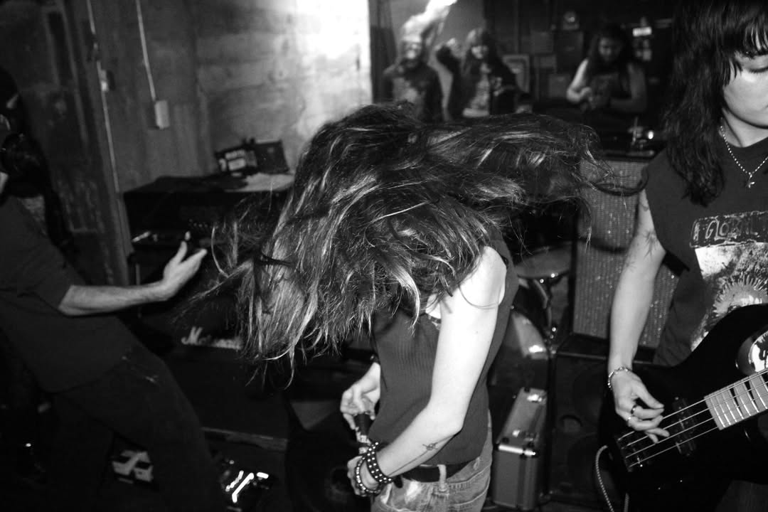Black and white photo of a live band at Nivessa