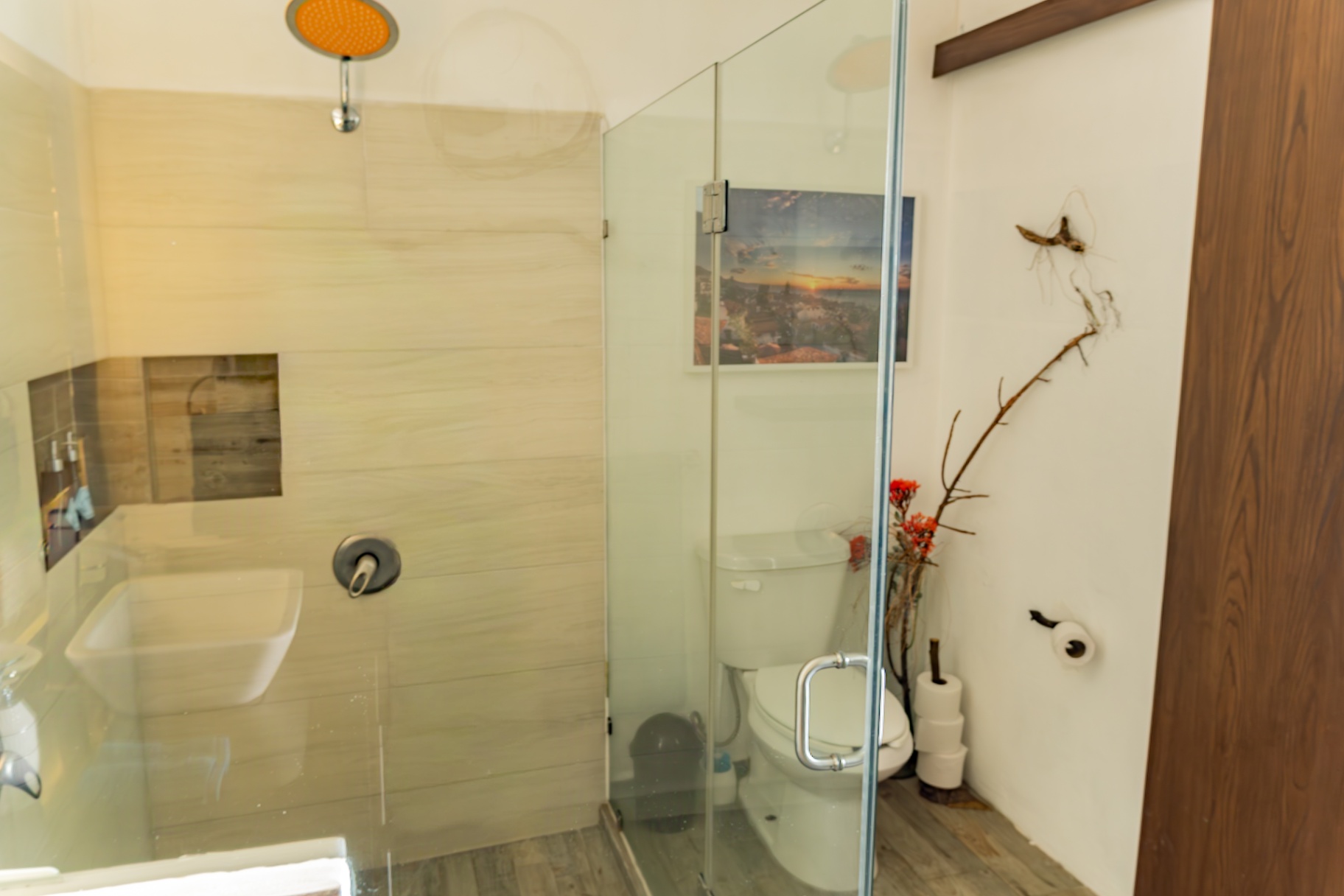 Modern condo bathroom