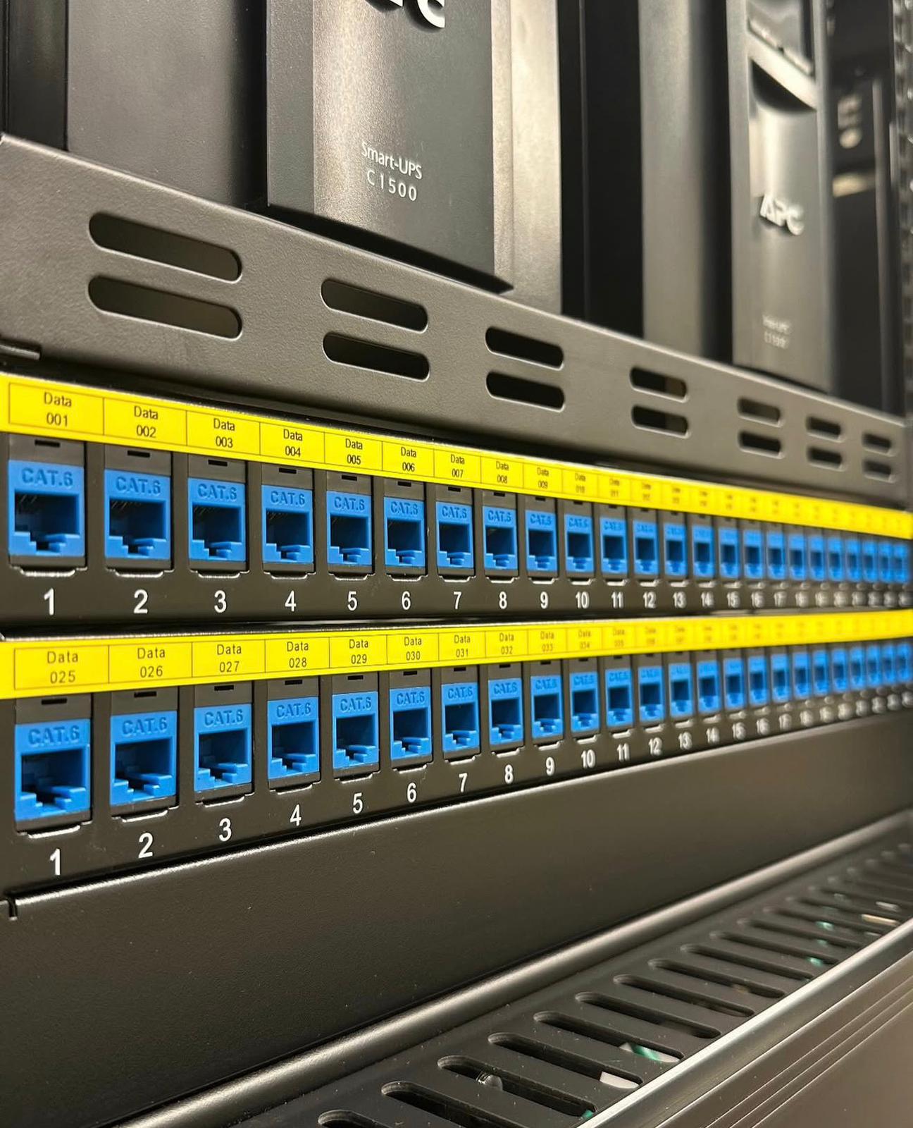 Rack-mounted structured cabling solution