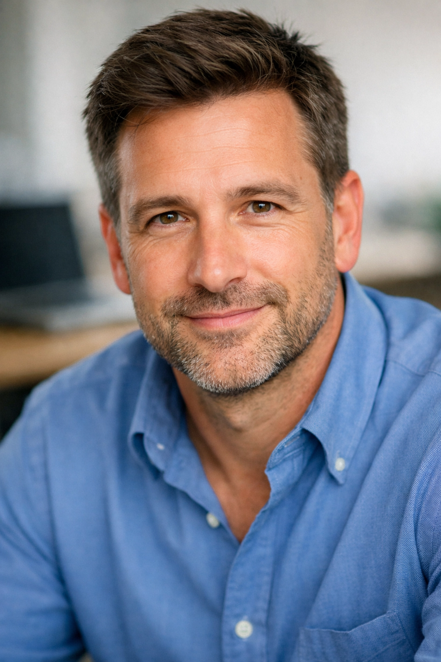 Friendly insurance agent Mike providing personalized help with final expense insurance applications. Friendly insurance agent Mike providing personalized help with final expense insurance applications.