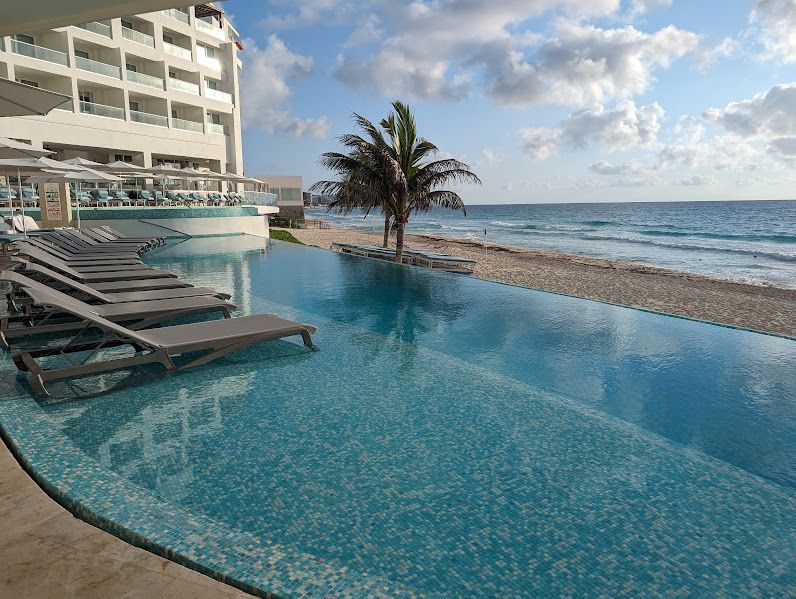 oceanfront-infinity-pool-paradise.jpg
