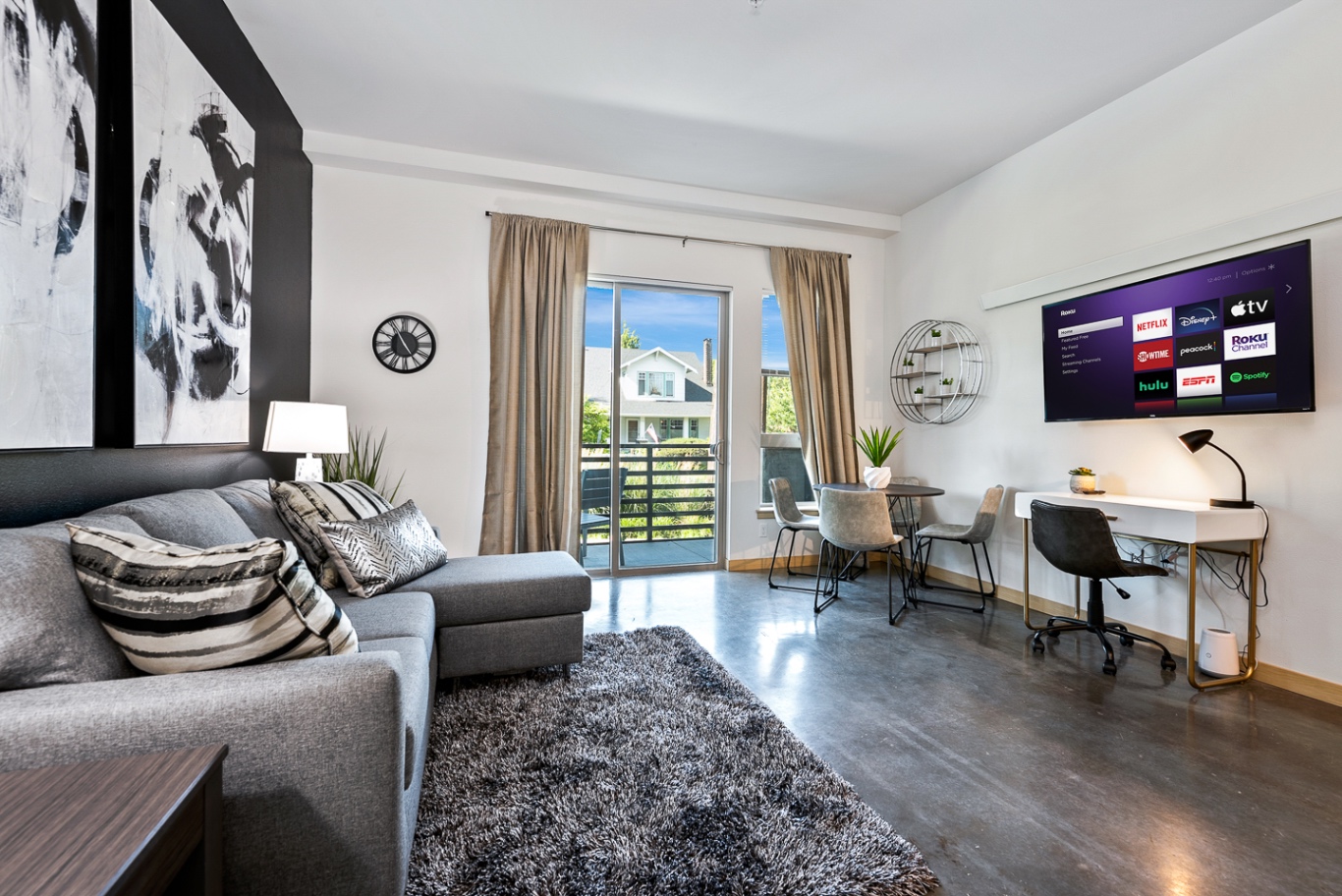 Swanky Onyx (1-bedroom): Modern living area