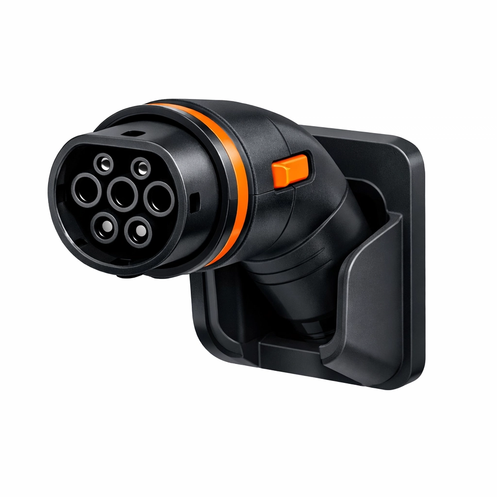 Nahaufnahme eines Typ-2-Ladesteckers für Elektrofahrzeuge an einer Wandladestation.