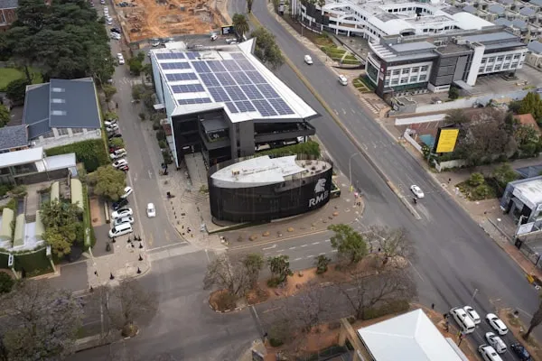 Hybrid Solar Systems Mumbai rooftop project aligned with BESS mandate Maharashtra for Commercial Solar Installation Mumbai