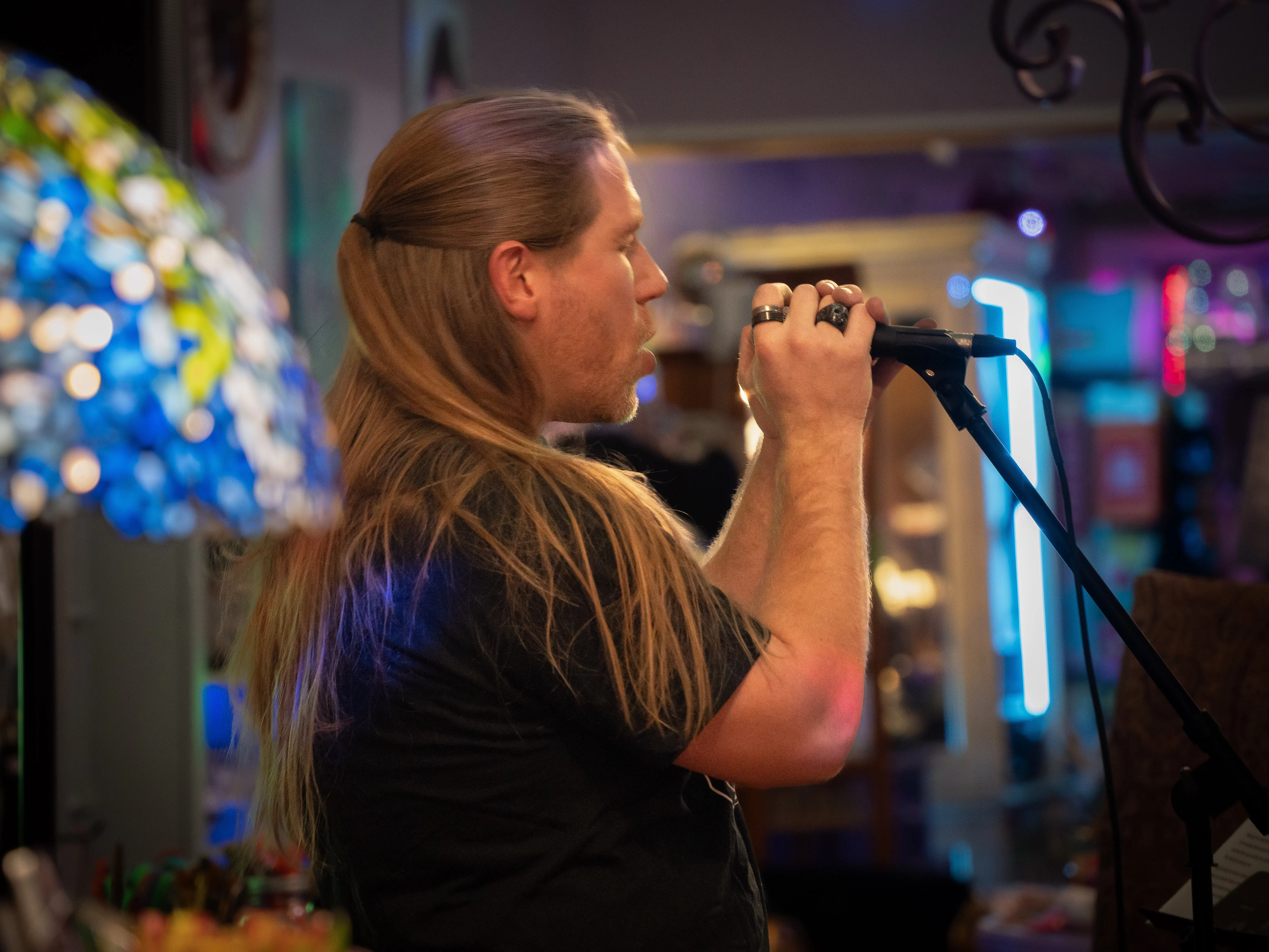 [PHOTO] Artist/painter Jimmy Leslie at an ASK Creative Session