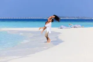 romantic-beach-bliss-maldives-couple