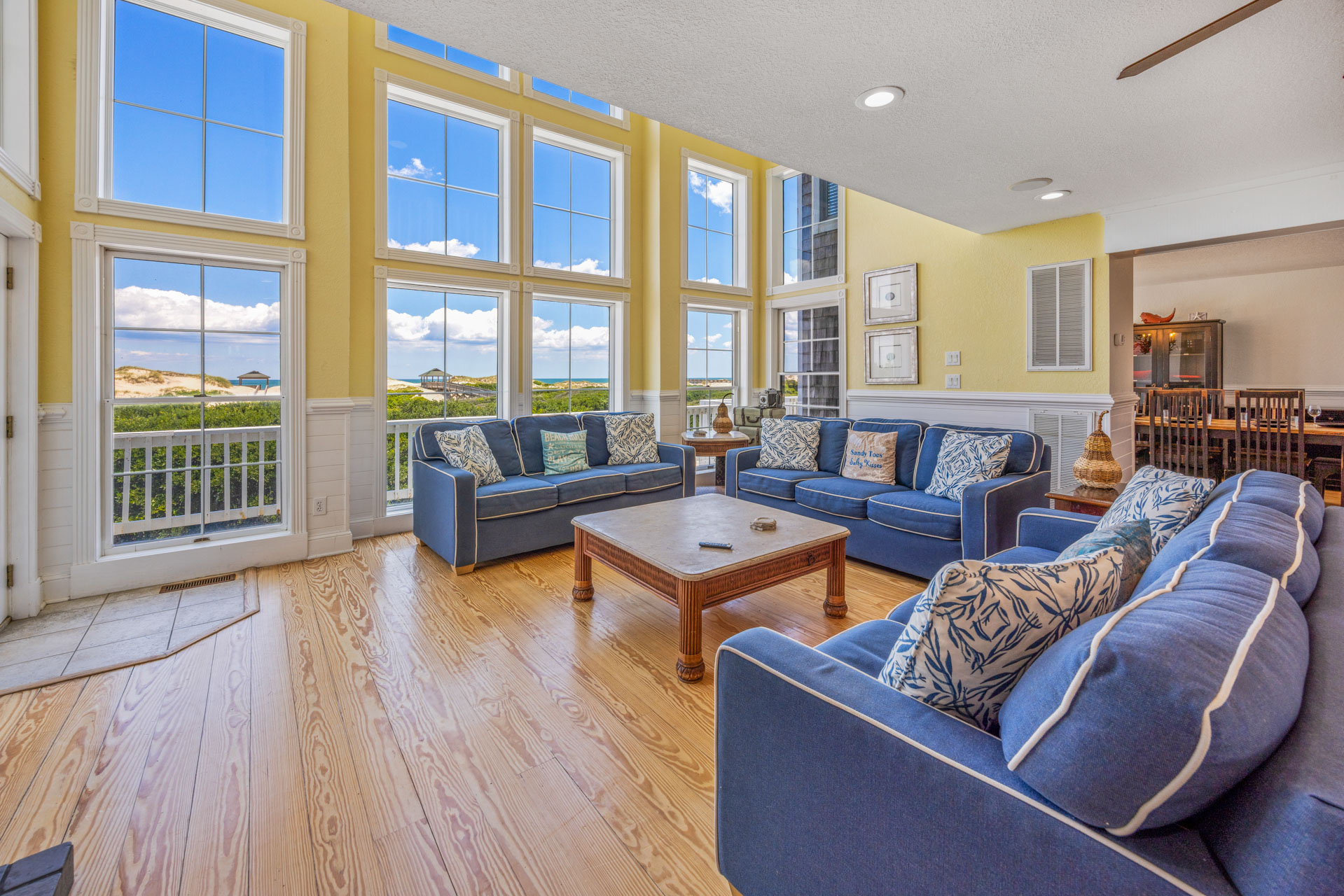 Spacious Oceanfront Living Room Spacious Oceanfront Living Room