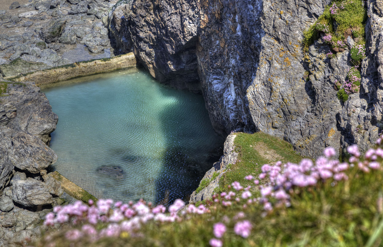 Secluded tidal pool at Porthtowan