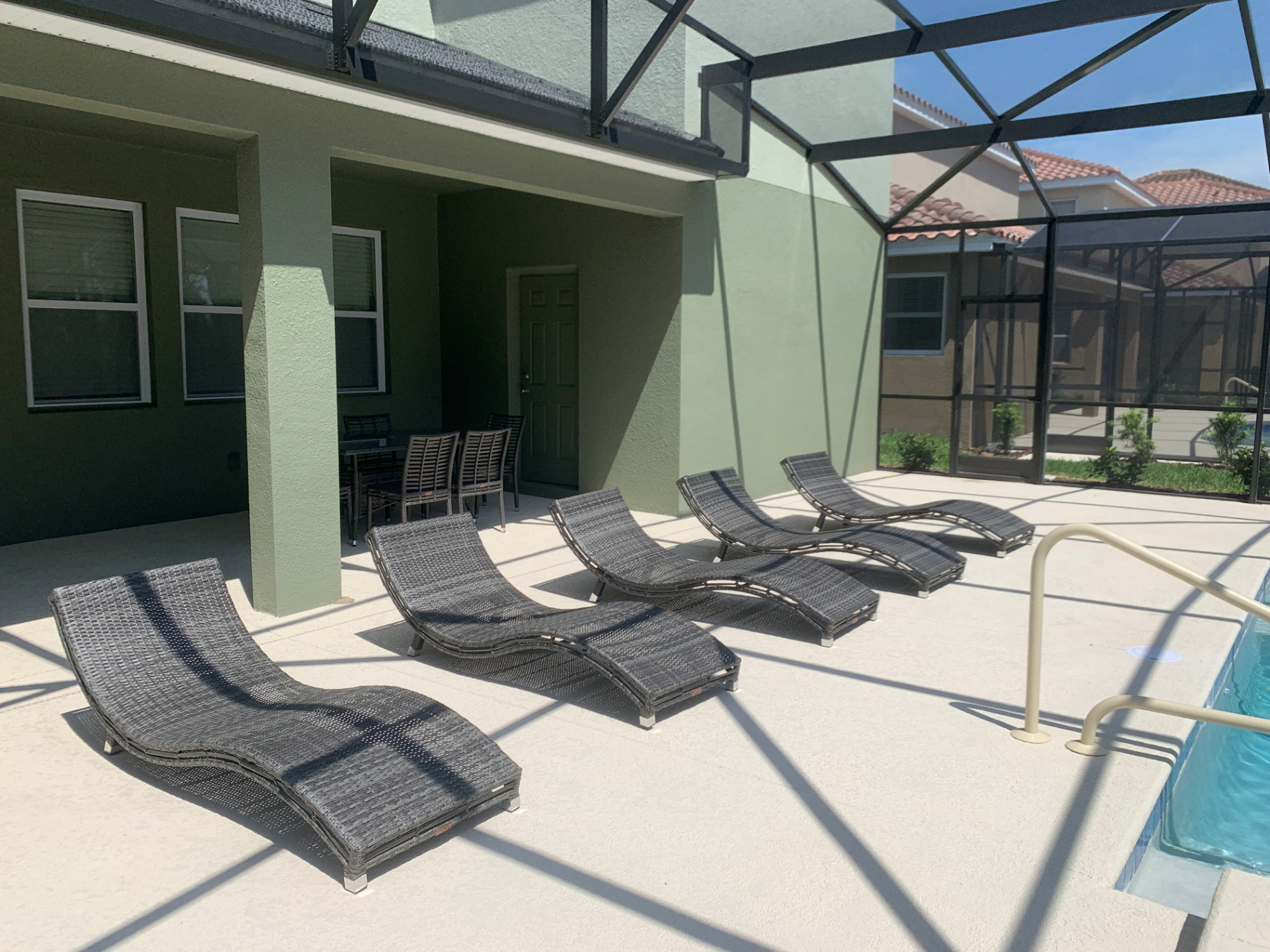 Modern Outdoor Poolside Lounge Area