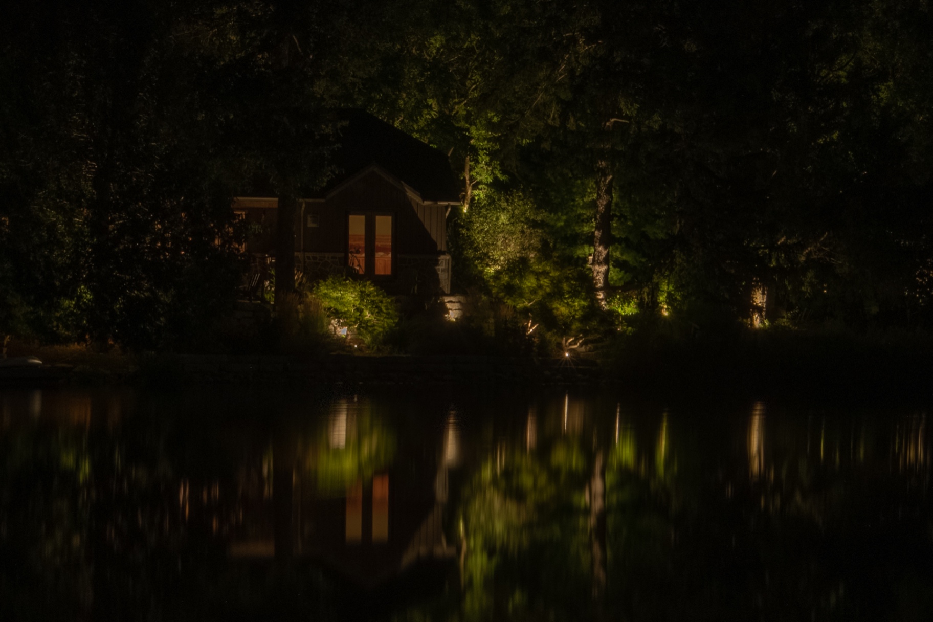 Lakefront home outdoor lighting