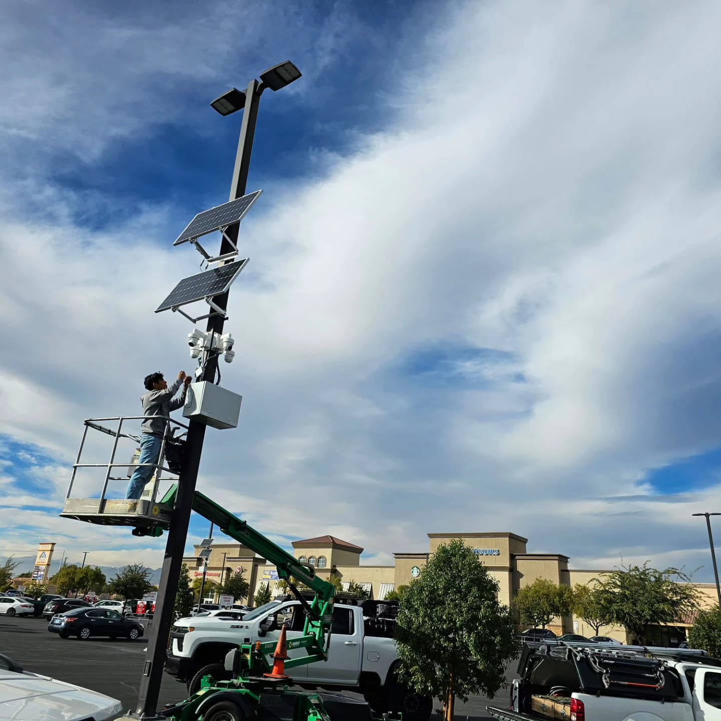360 View Mini solar-powered surveillance unit installation