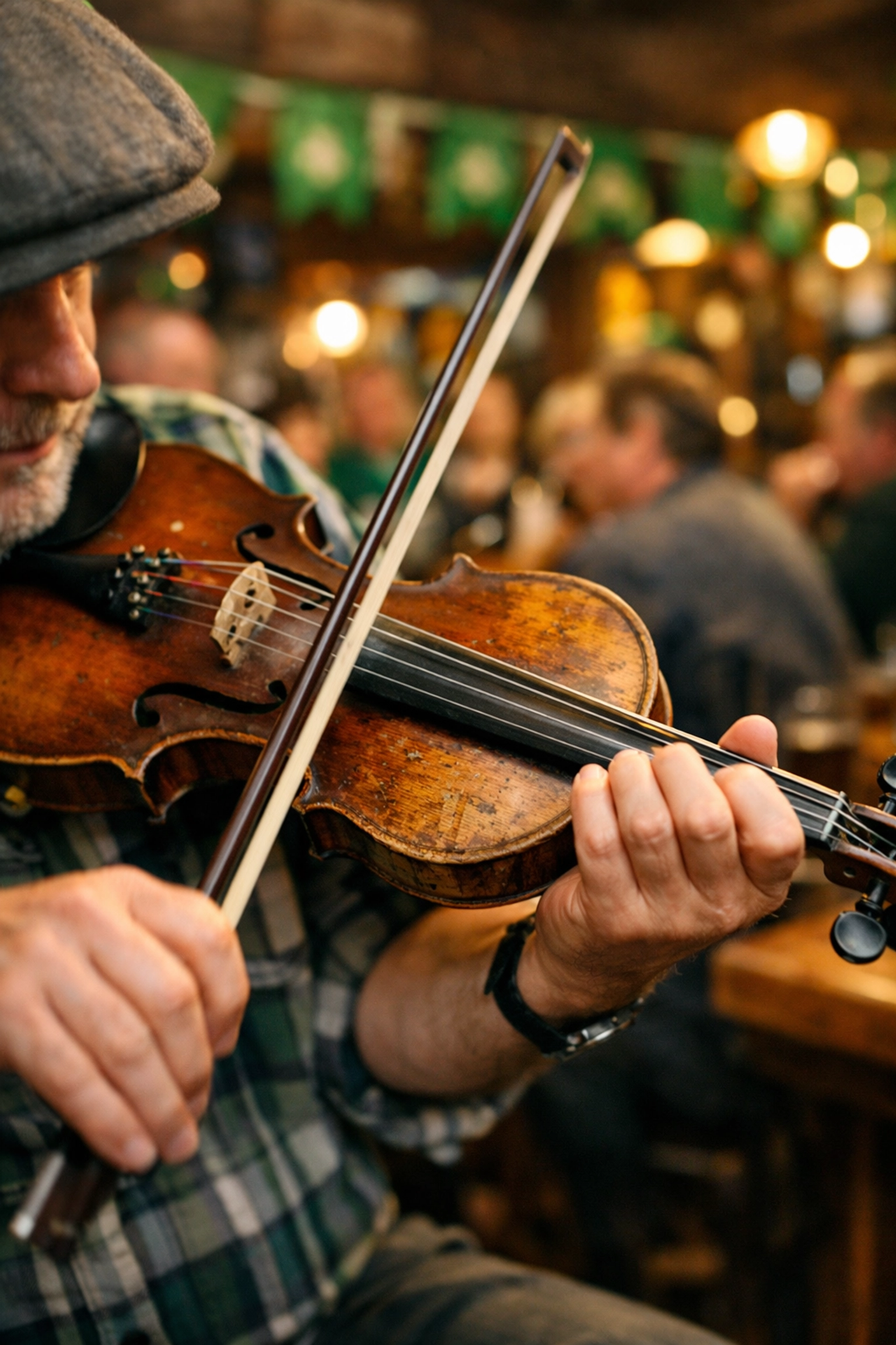 Live traditional Irish music with a fiddle player performing in a festive, crowded Montreal pub.