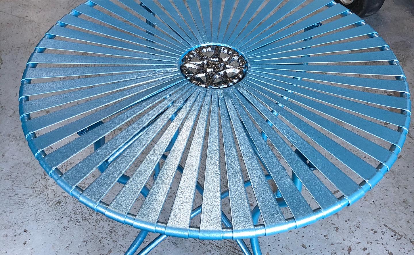 Round Metal Patio Table