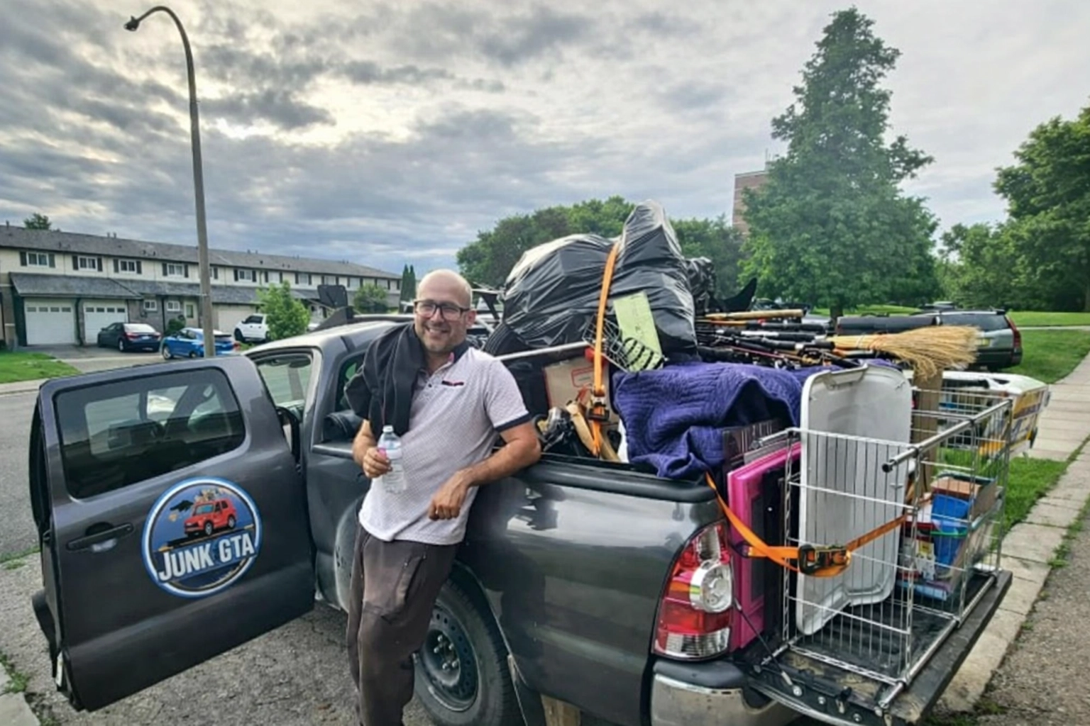 Junk GTA crew member with a loaded truck