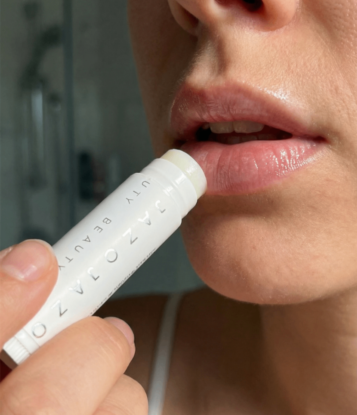 Zoja Beauty’s Hydrating Botanical Lip Balm application