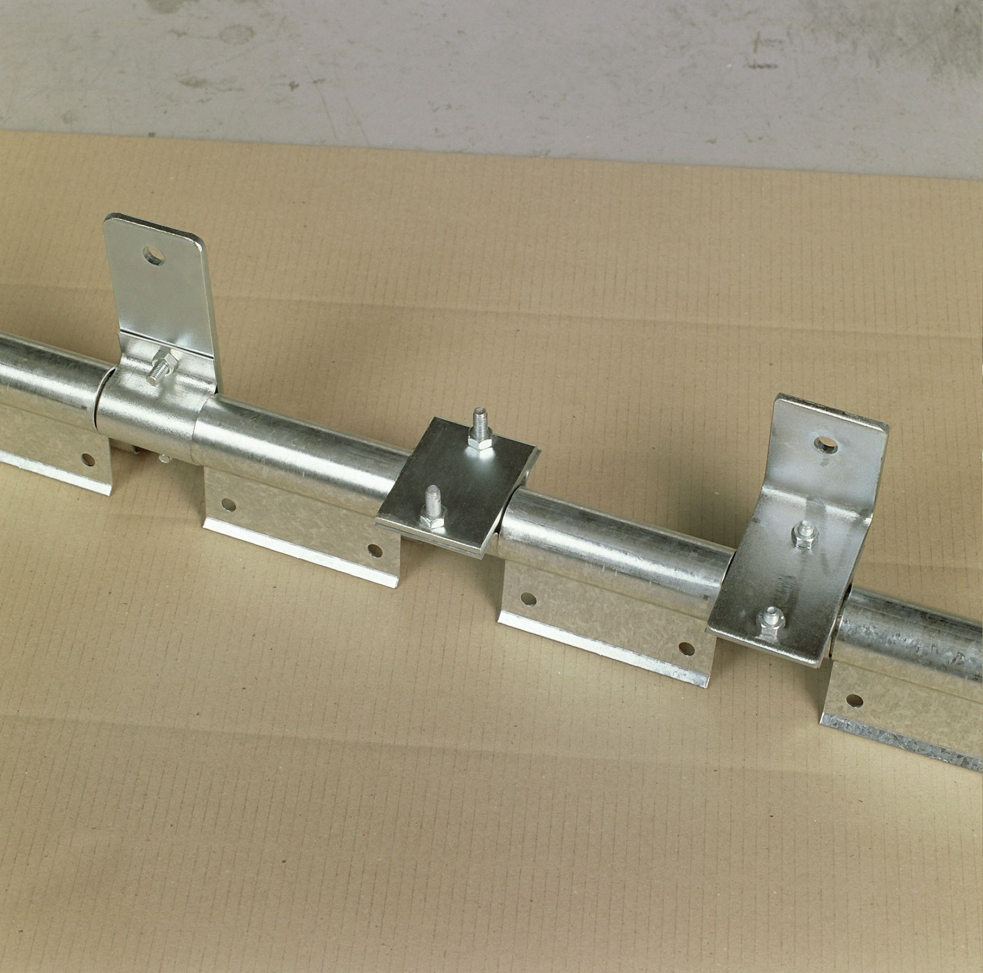 Swivel hinge hardware for heavy-duty PVC strip curtains