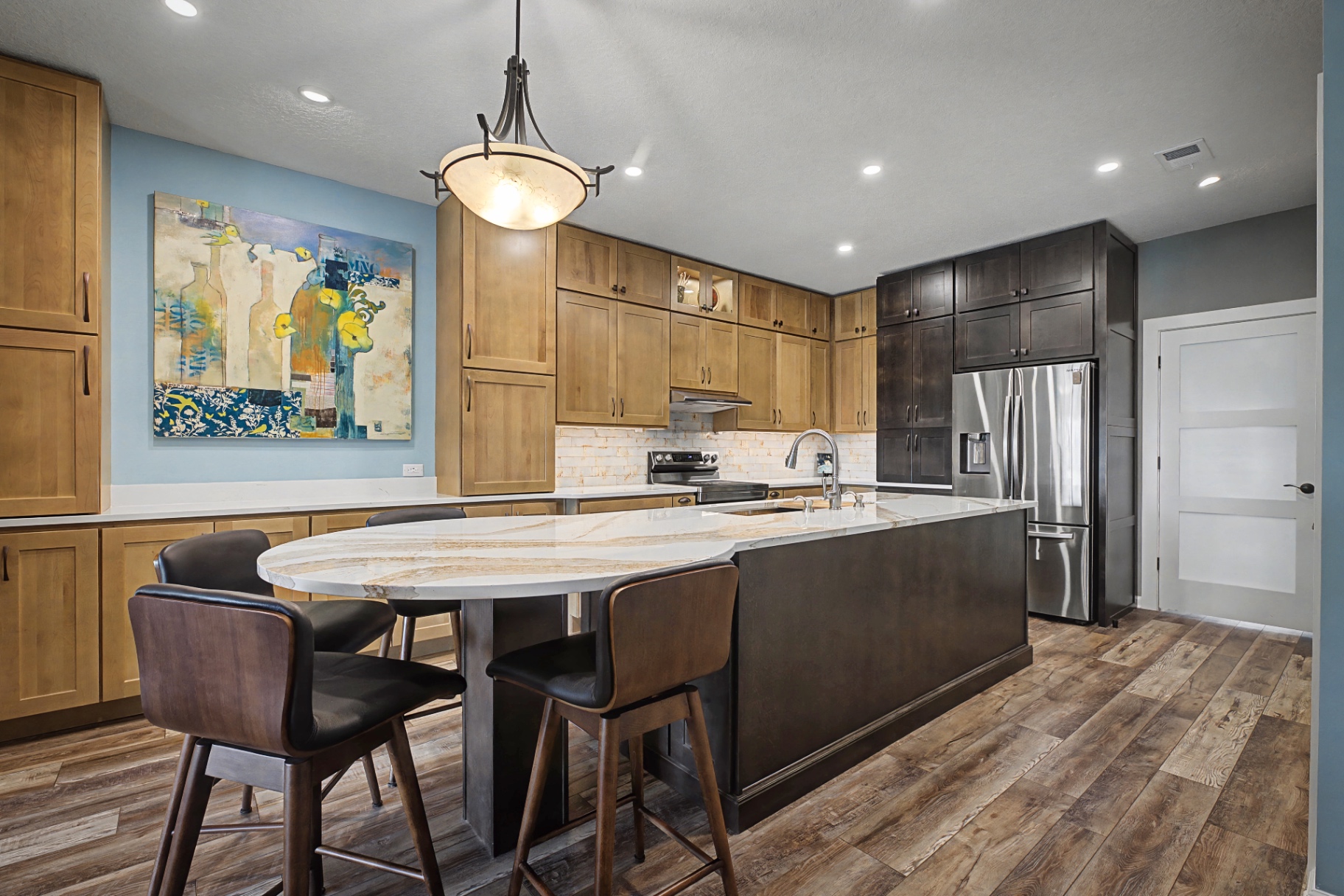 Bright, modern kitchen