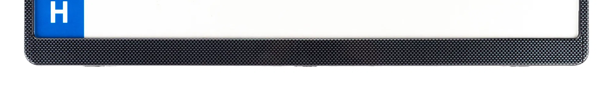 Egyedi, karbon mintázatú rendszámtábla tartó keret, amely elegáns megjelenést biztosít