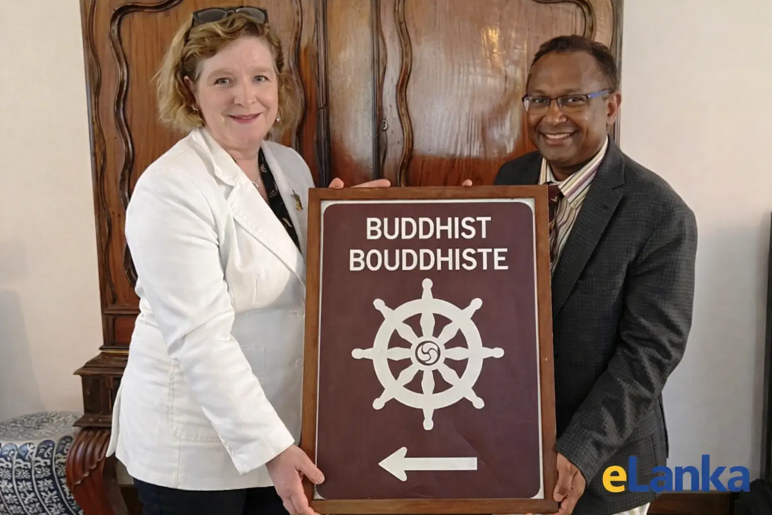 Visita Sirin Leelaratna's symbolic gifts representing the bridge between Canada and Sri Lanka