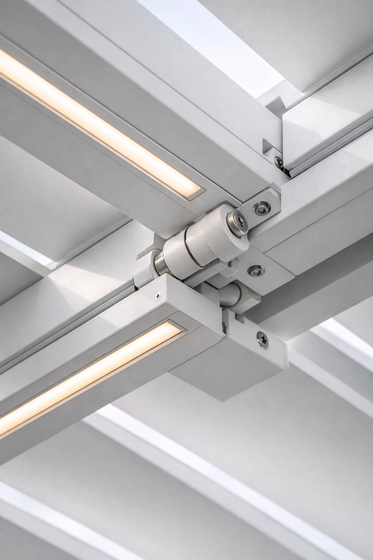 Lamellendach Wien Detail mit integrierten LED-Leuchten und Aluminiumlamellen