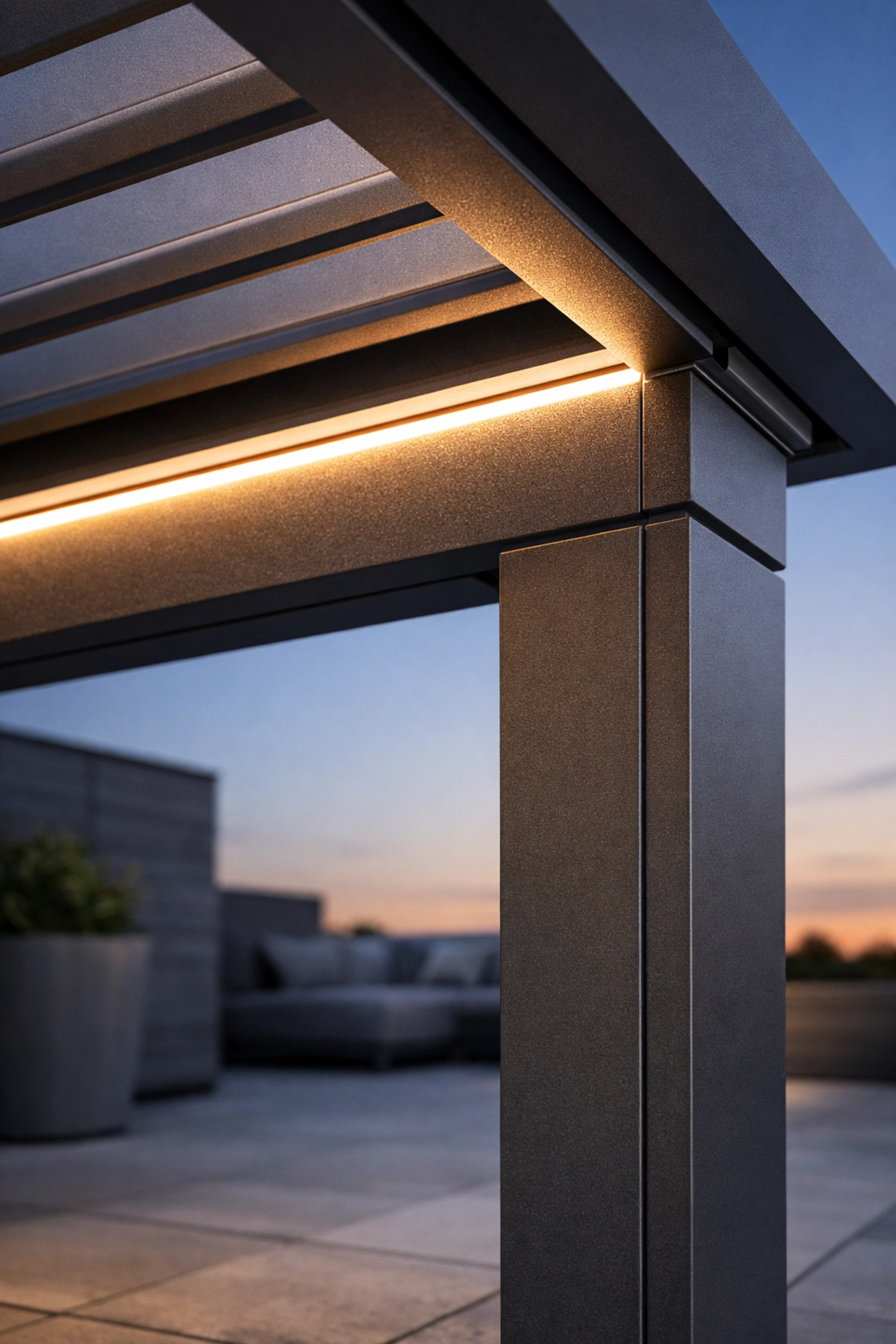 Modernes Lamellendach Wien mit LED-Beleuchtung und integrierter Entwässerung in den Pfosten.