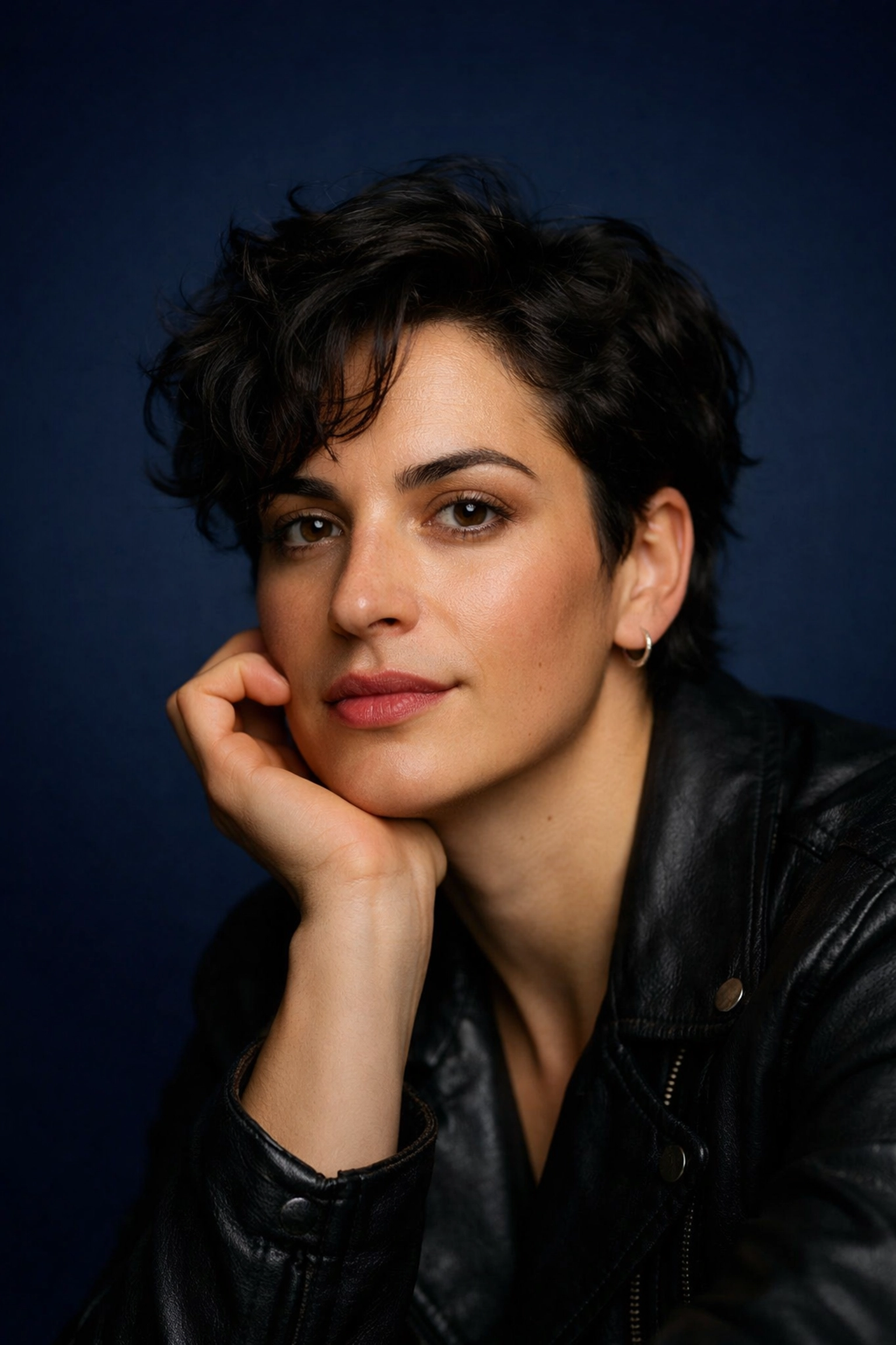 Studio portrait with smooth background gradients, compressed without banding or lost detail