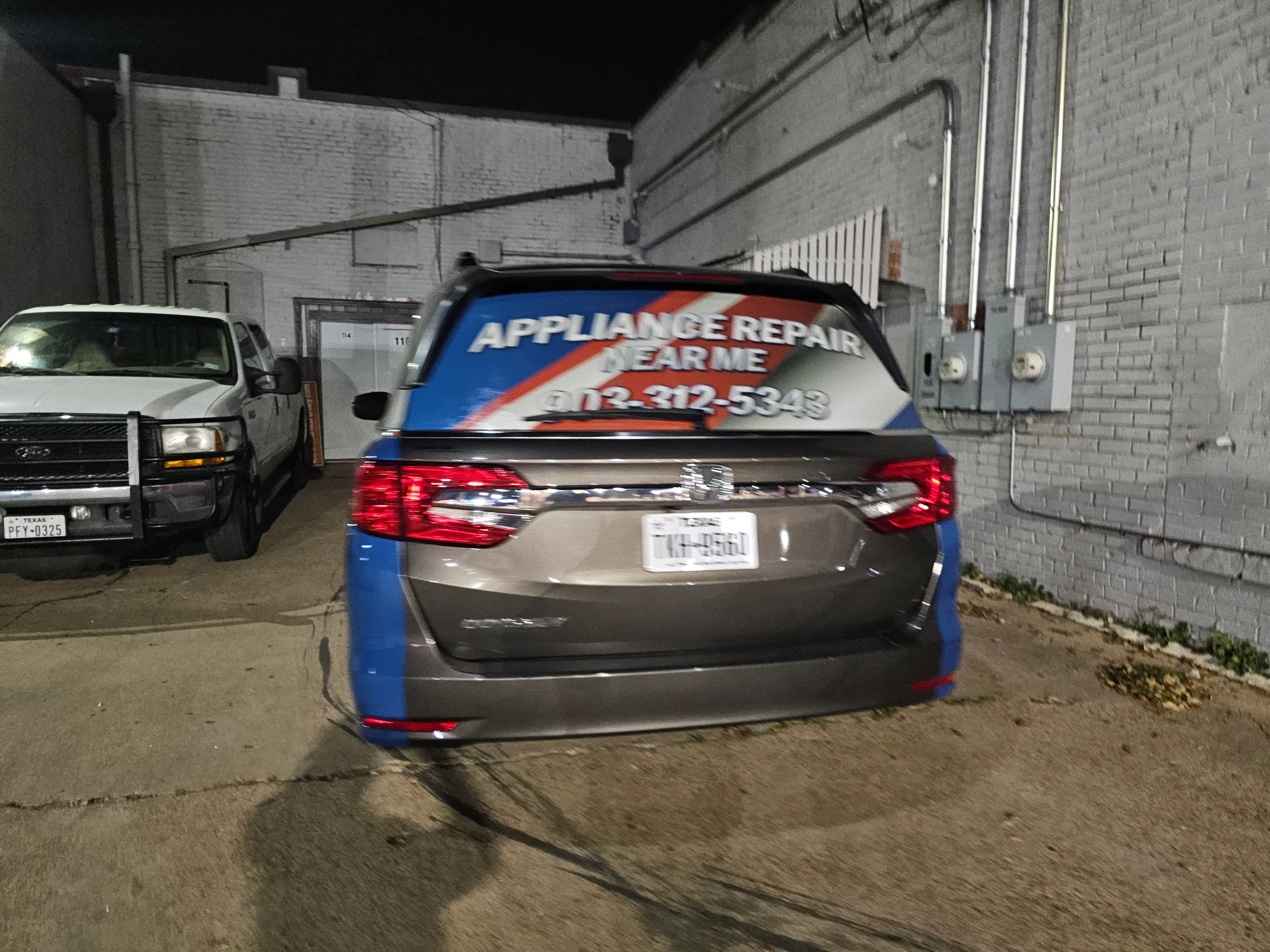 custom-appliance-repair-car-wrap-honda-odyssey.webp