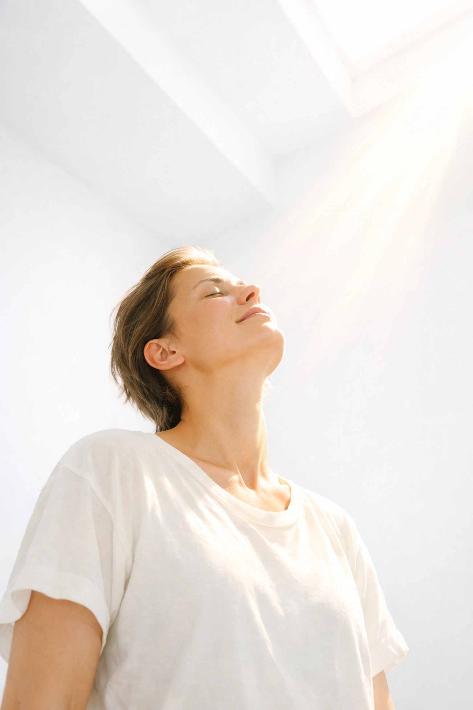 A person experiencing emotional clarity and relief after a successful somatic experiencing therapy session.