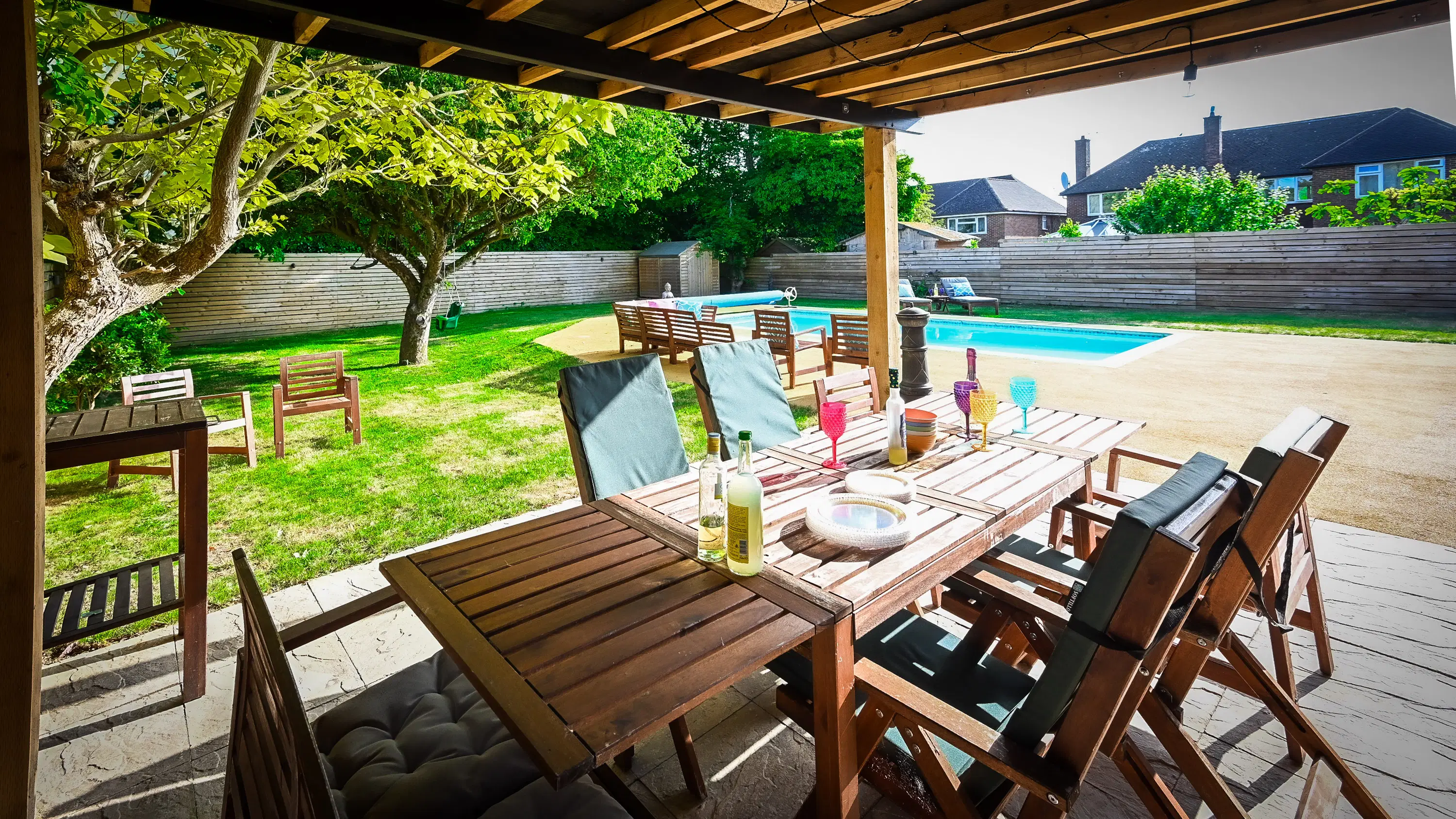 Bushmead House private pool and patio lounge area.