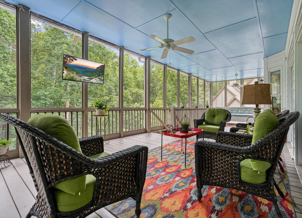 Relaxing upper deck with scenic views in Acworth