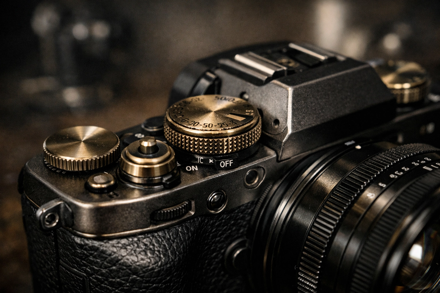 Macro of a vintage-style mirrorless camera, essential for photography tutorials and mastering gear.