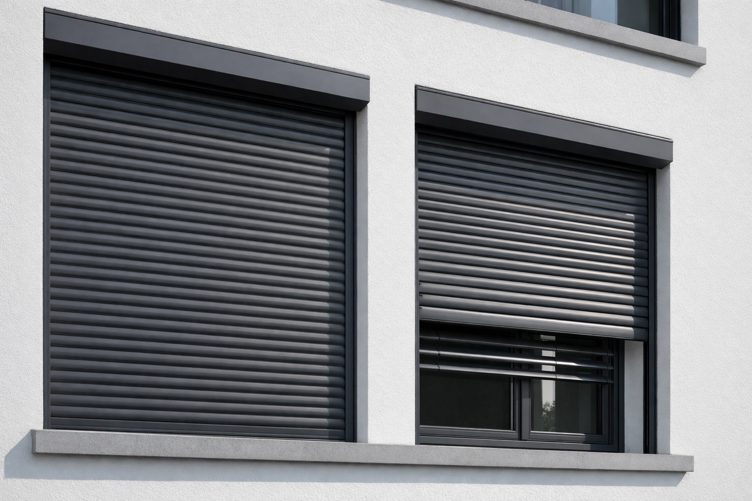 Rollladen Wien an moderner Fassade bietet Sonnenschutz und Sichtschutz