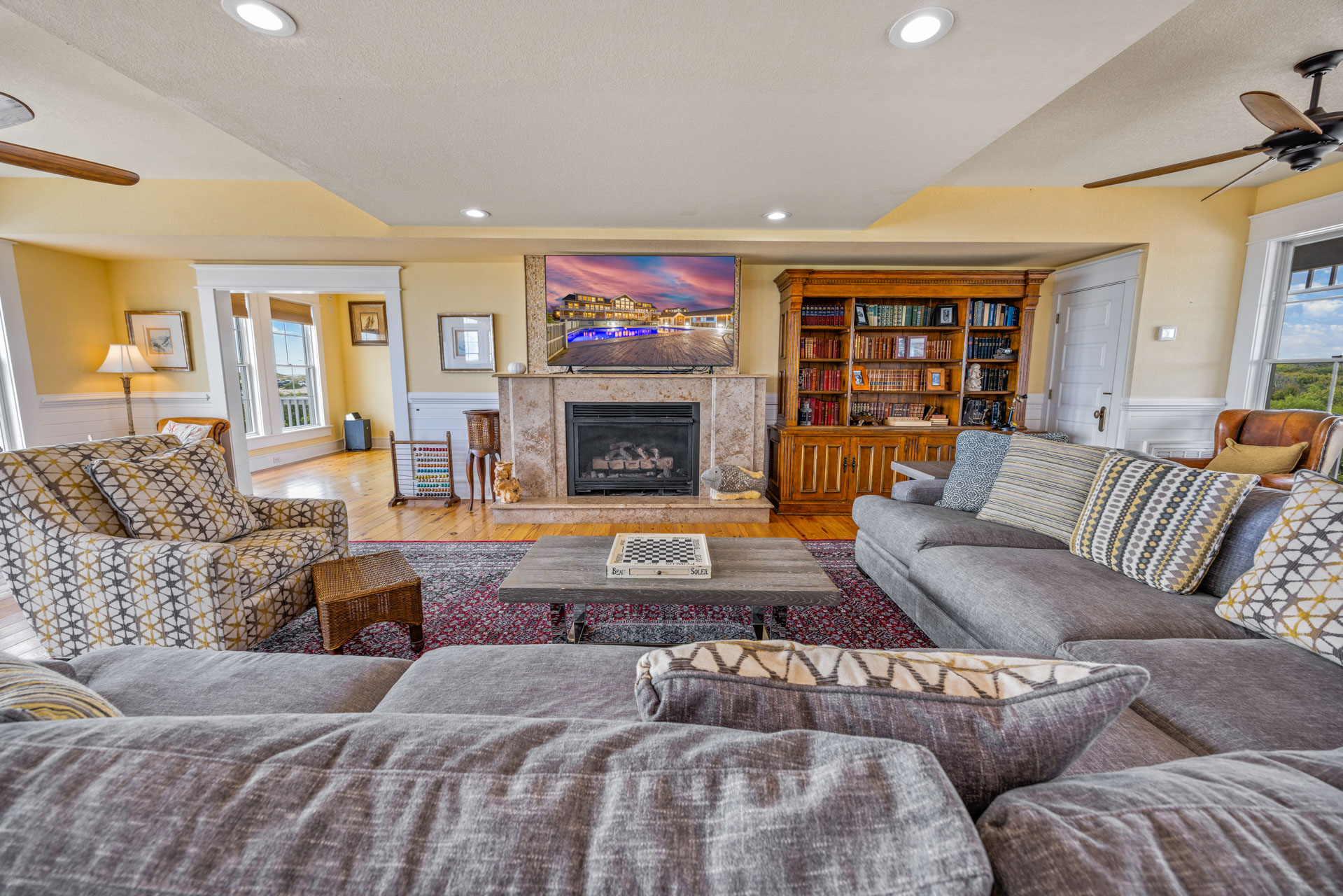 Spacious Luxury Living Room Spacious Luxury Living Room