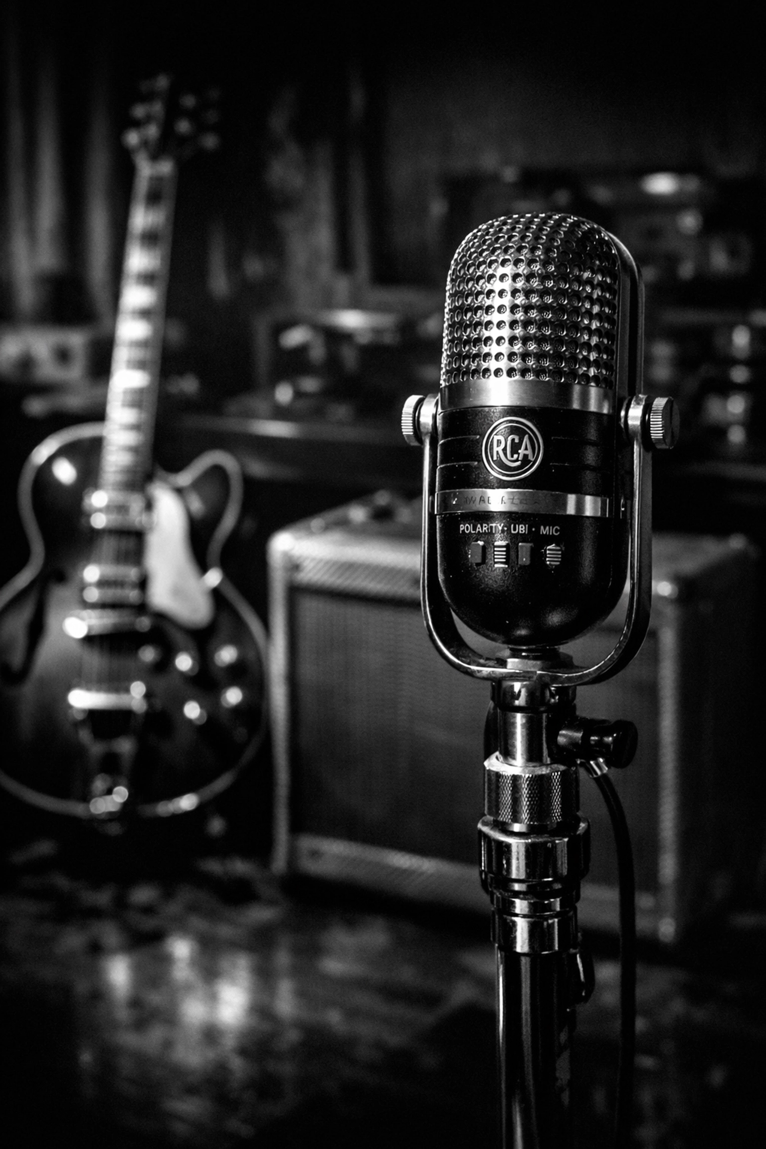 Vintage 1950s recording studio with an RCA microphone, representing Elvis Presley’s legendary music sessions.