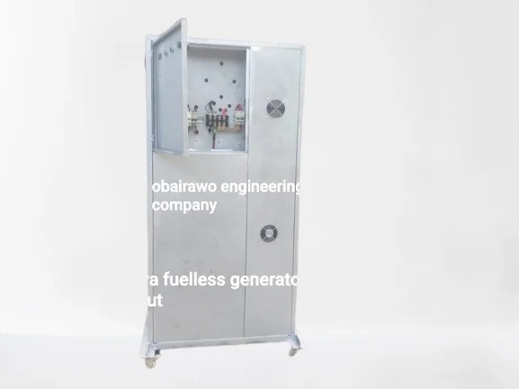 Internal components of a clean fuelless generator featuring battery modules and a copper alternator for backup power. A detailed view of the internal components of a fuelless generator showing the clean, wire-managed layout and high-quality batteries.