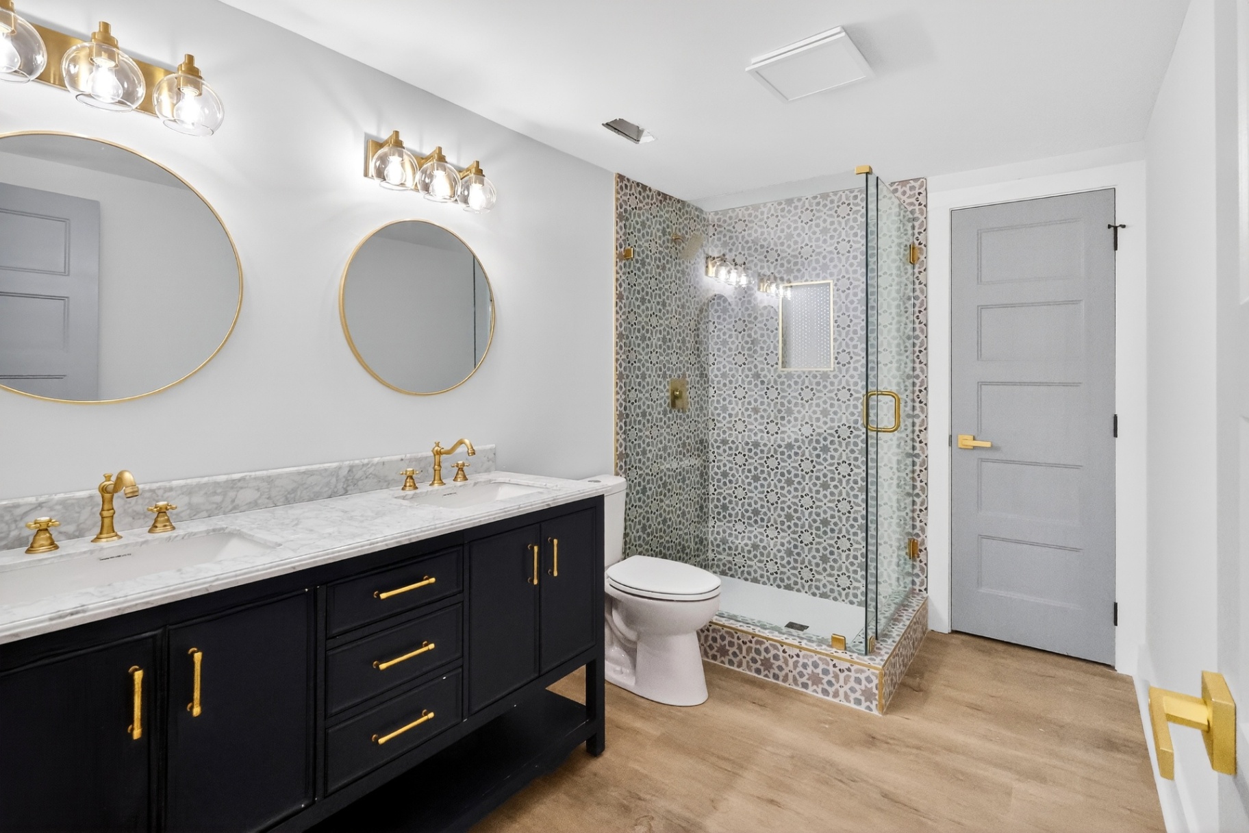 Modern Bathroom with Double Sink Vanity