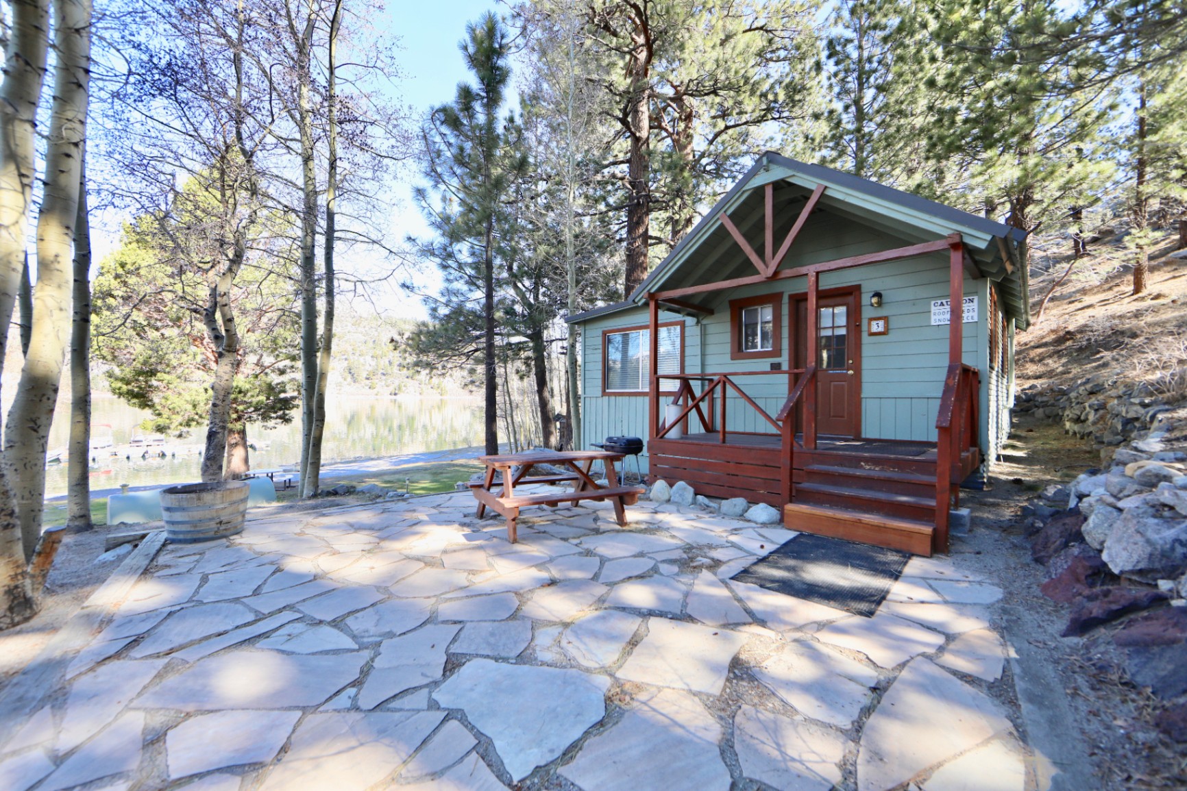 How to Choose the Best June Lake Cabins: Lakefront vs. Lake View (What's the Difference?)