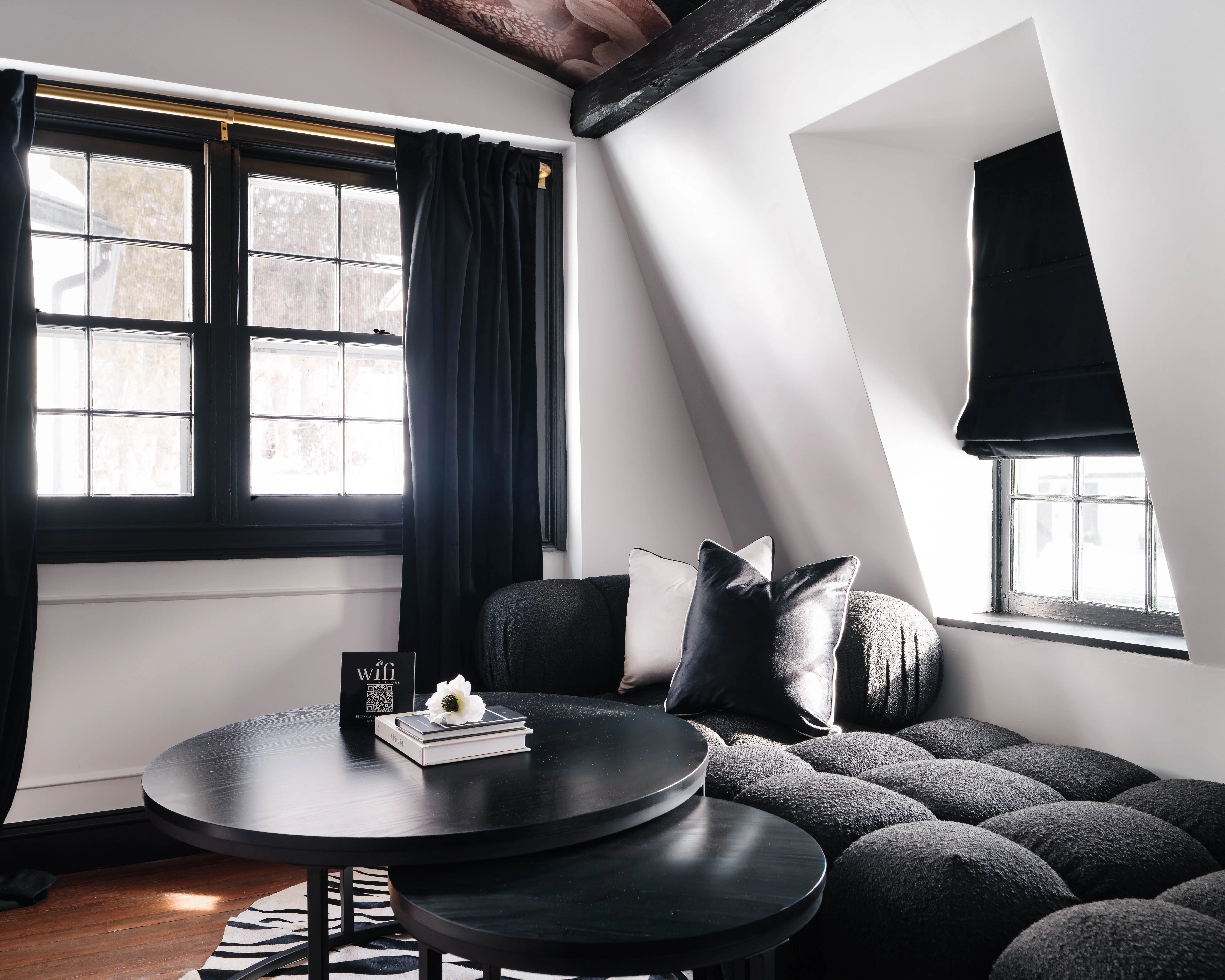 Sitting Area lounge at Garden Gables