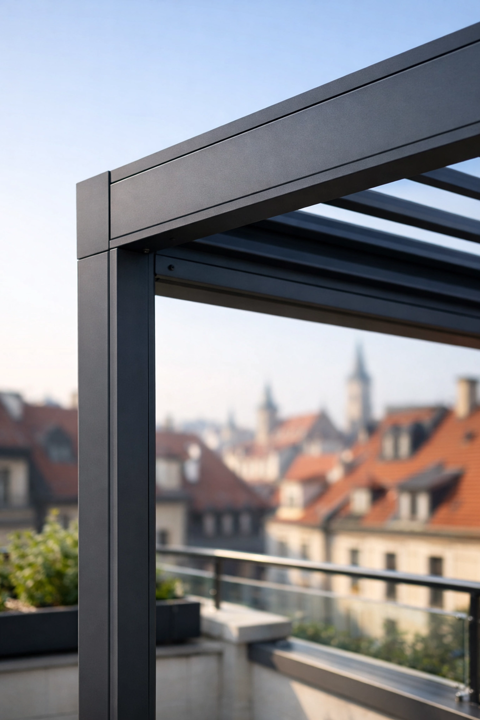 Platzsparende Pergola für Balkone in Wien – Modell Eva für exklusives Terrassendesign.