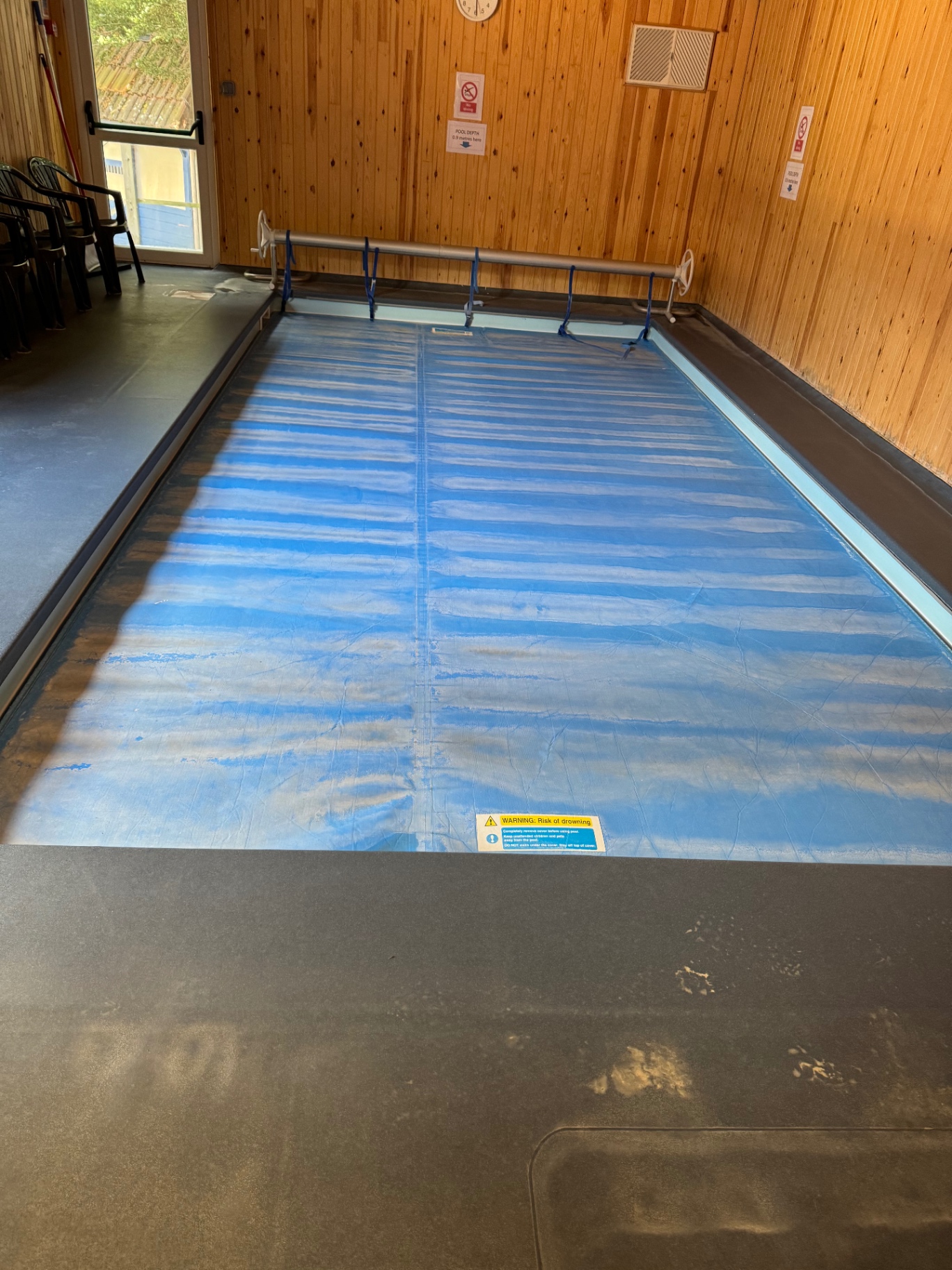 Indoor pool installation with eco-efficient heating system