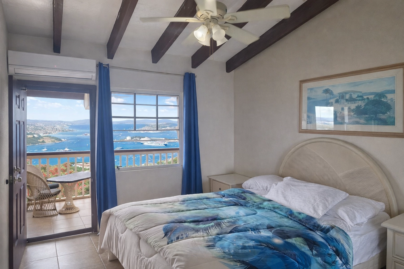 queen-bed-balcony-harbor-view.jpg