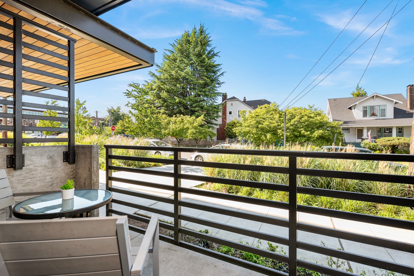 Swanky Onyx (1-bedroom): Private Patio Space