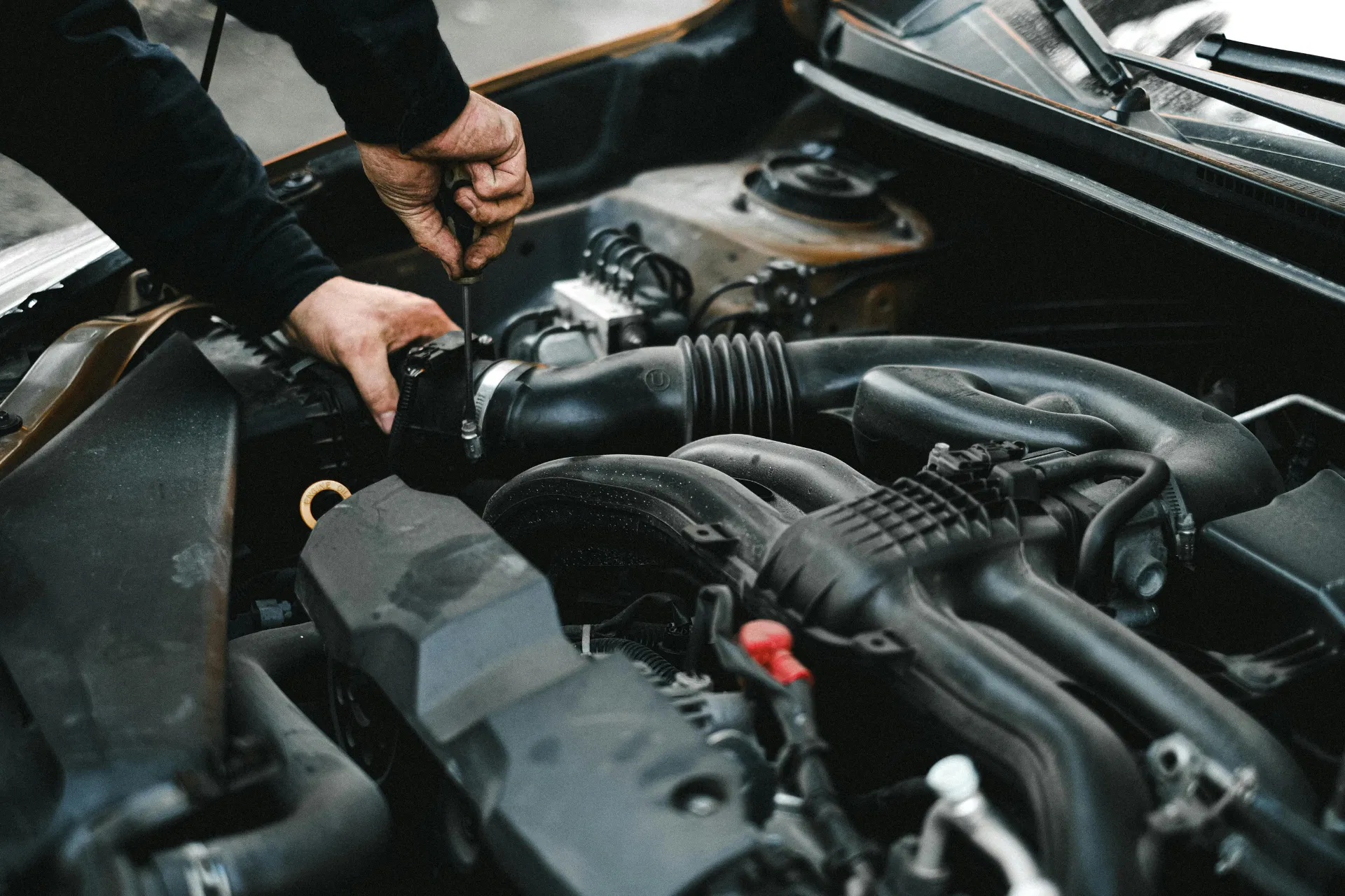 Technician performing on-site maintenance, highlighting the convenience of mobile car repair