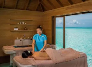 luxury-maldives-spa-treatment-massage-overwater