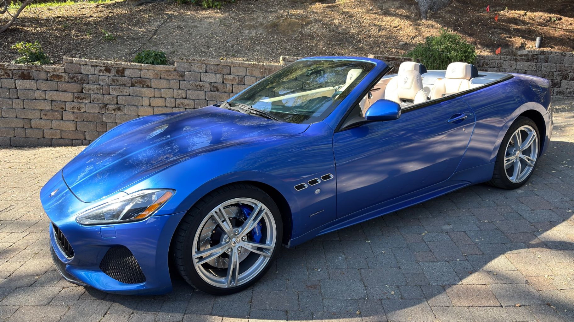 Ultra-gloss detail close-up (showing the “liquid” shine)