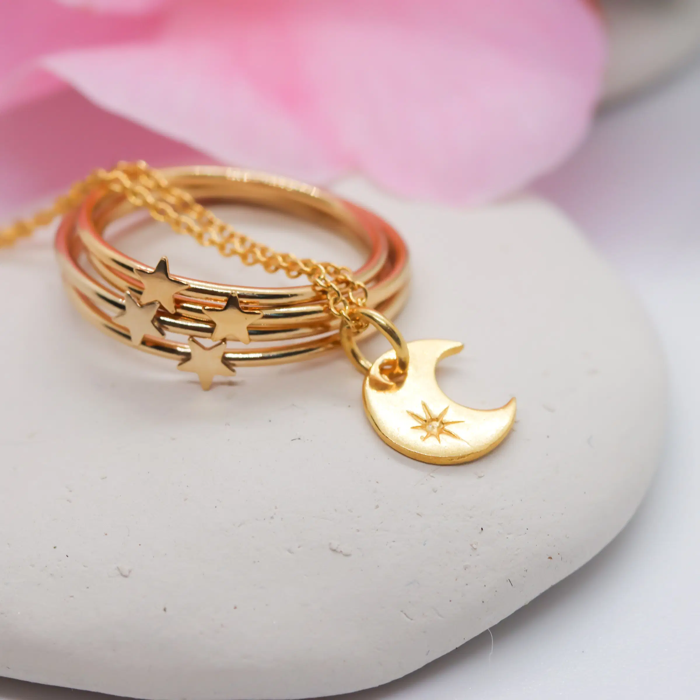 [HERO] Why Celestial Motifs Will Change the Way You Layer Your Necklaces